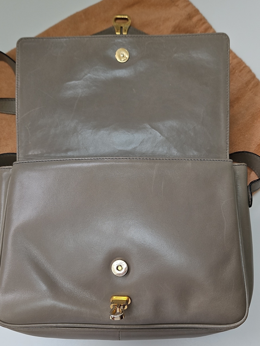 Salvatore Ferragamo Vintage Vitello Crossbody Bag - Picture 11 of 16